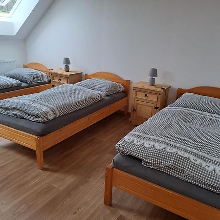Pension Na Statku- Konsky Apartman Malenitz Esterno foto