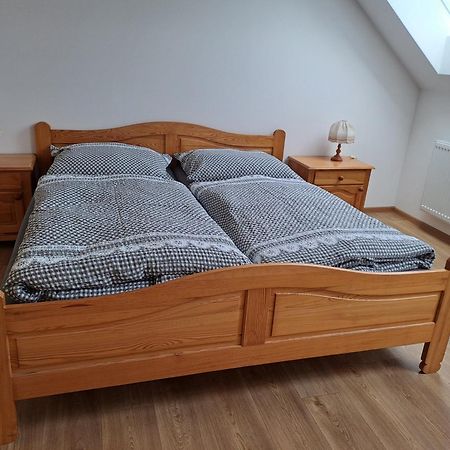 Pension Na Statku- Konsky Apartman Malenitz Esterno foto
