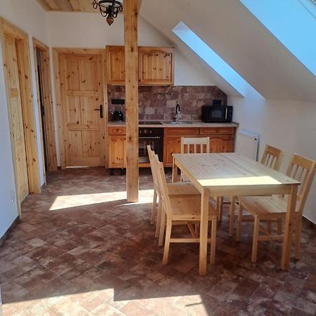 Pension Na Statku- Konsky Apartman Malenitz Esterno foto
