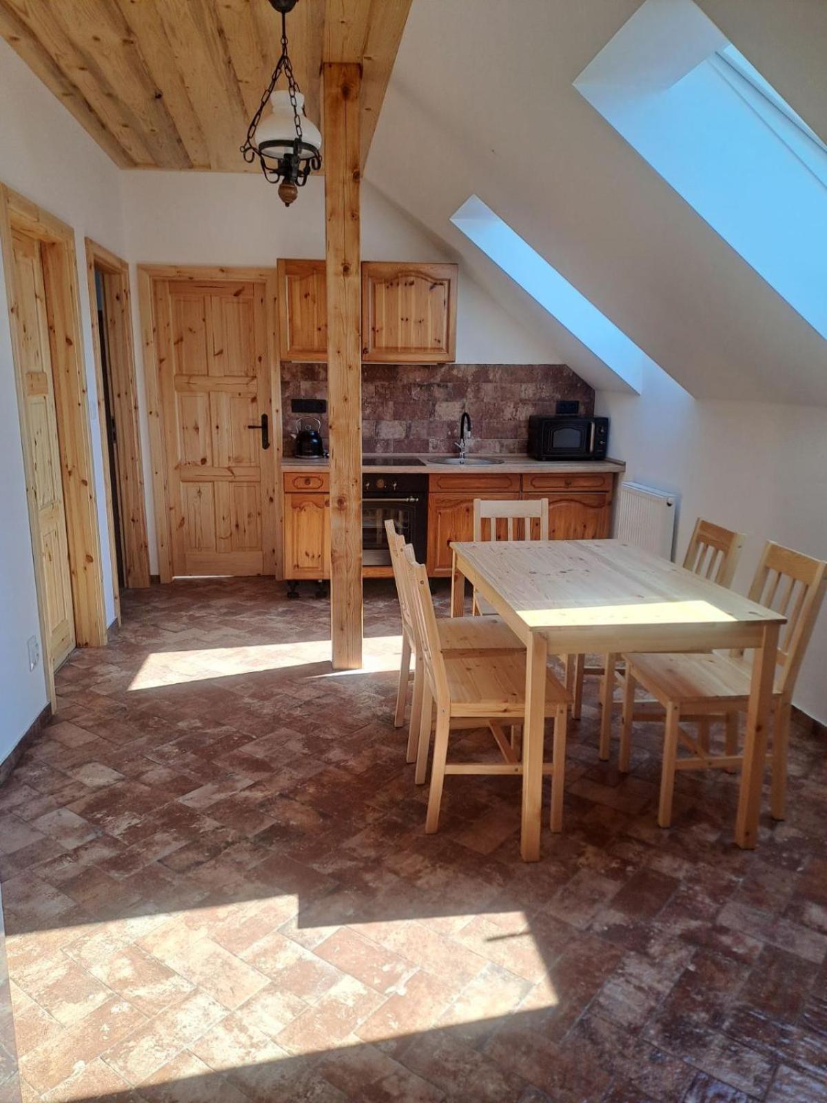 Pension Na Statku- Konsky Apartman Malenitz Esterno foto
